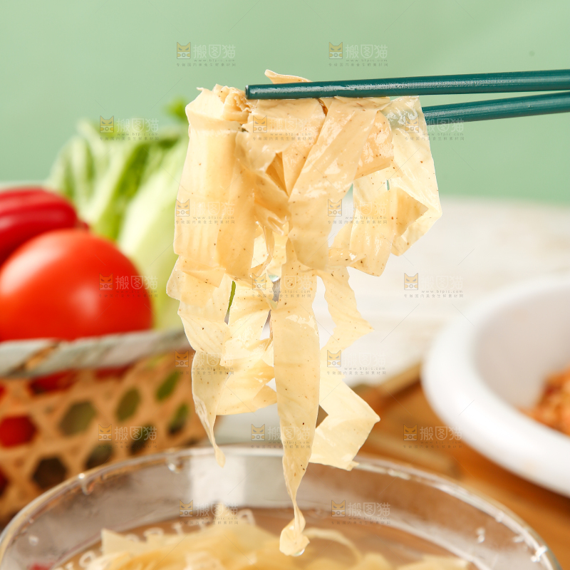 浅底上的人造肉