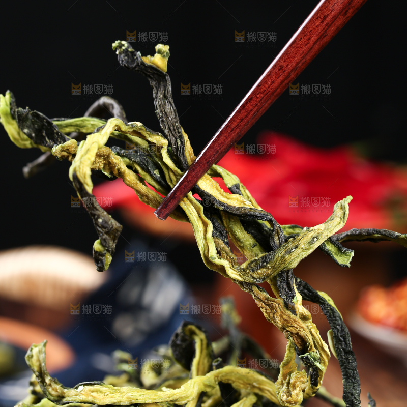 深底上的黄瓜干