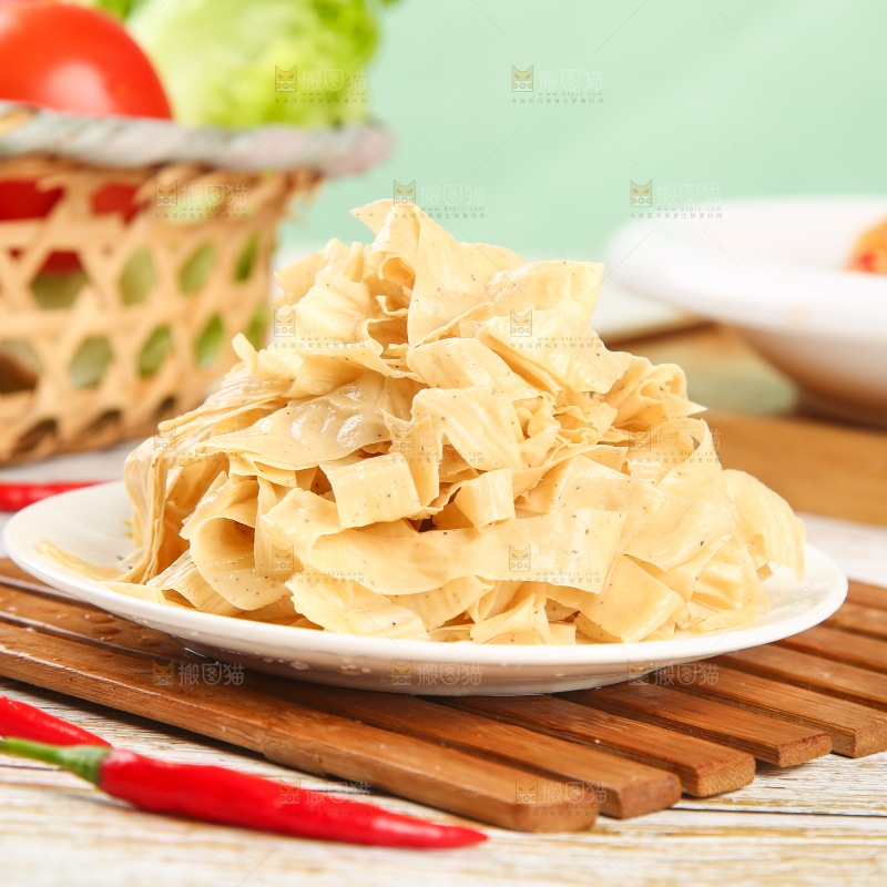 浅底上的人造肉