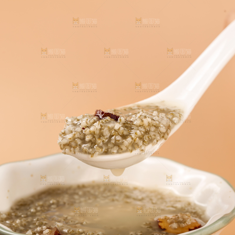 浅底上的黑小米粥