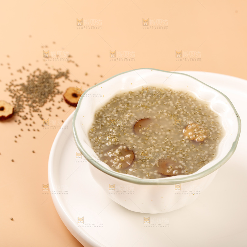 浅底上的黑小米粥