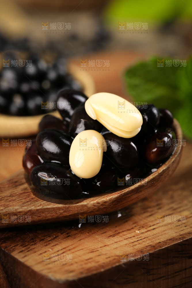 木底上的黑豆