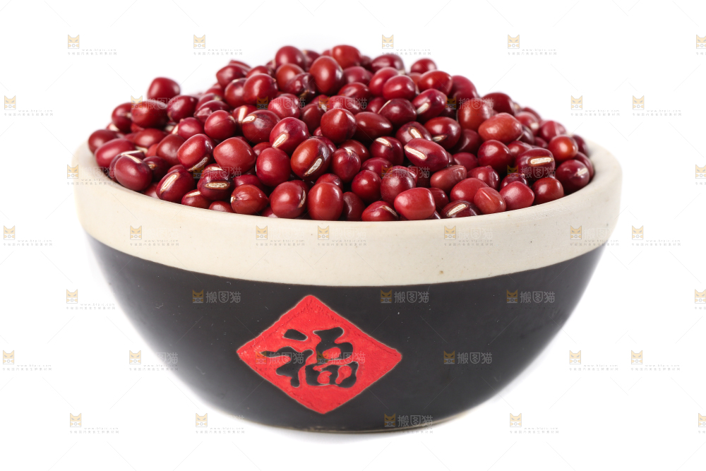 白底上的红豆