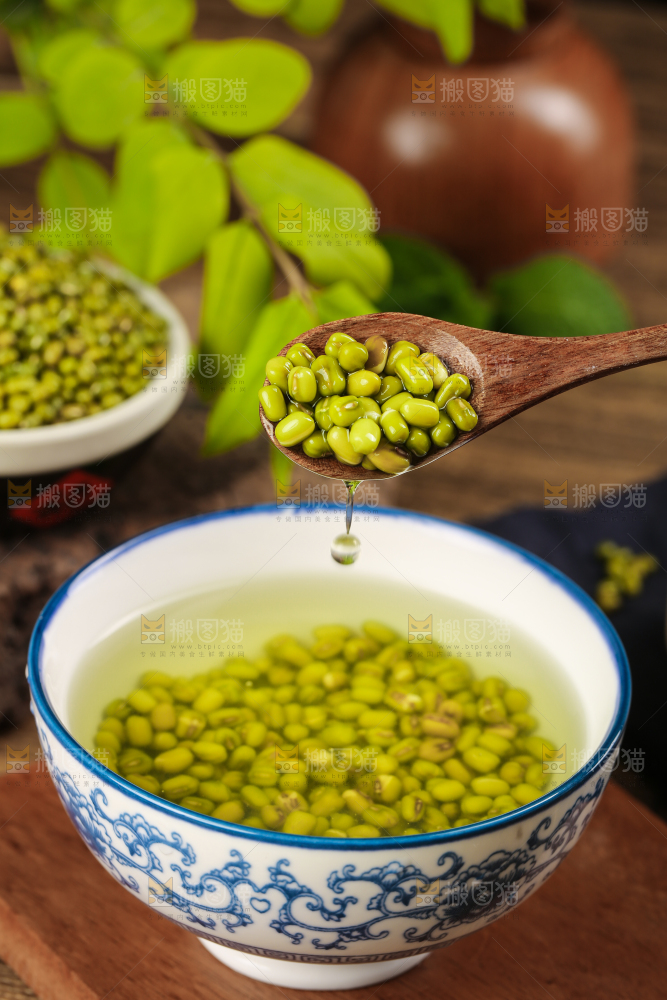 木底上的绿豆