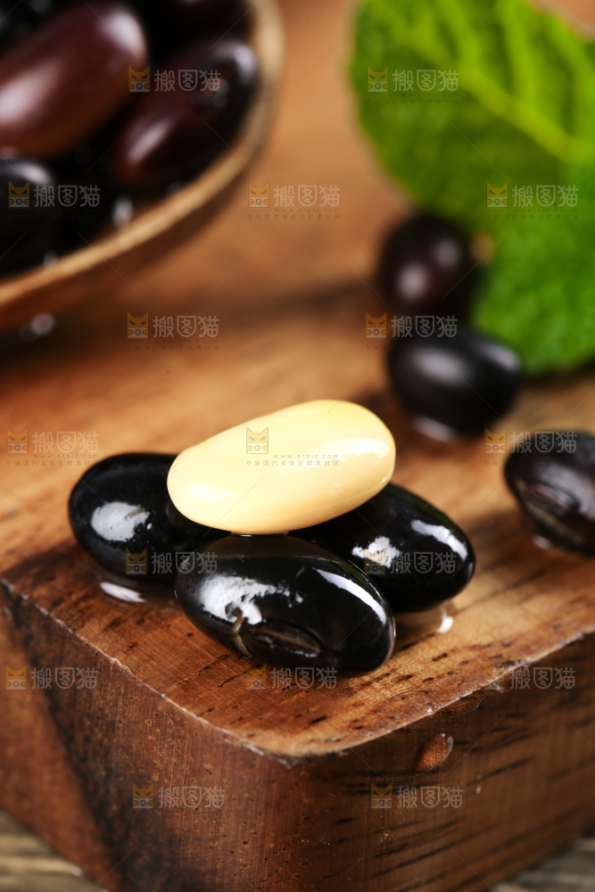 木底上的黑豆