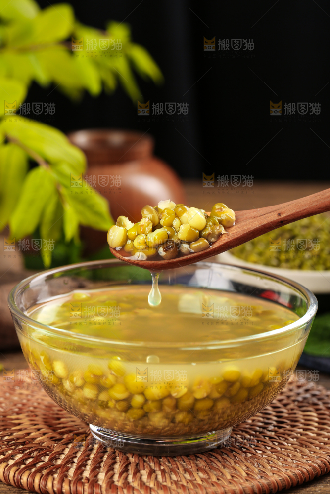 木底上的绿豆汤
