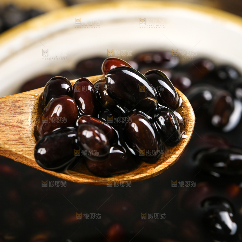木底上的黑豆