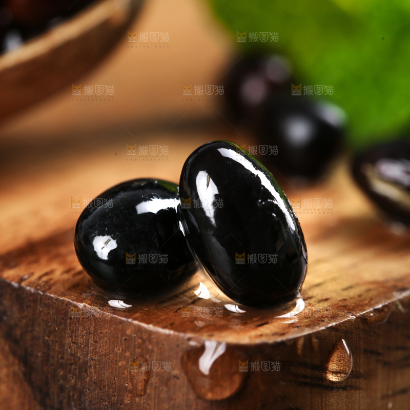 木底上的黑豆