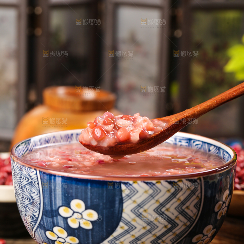 木底上的红豆粥