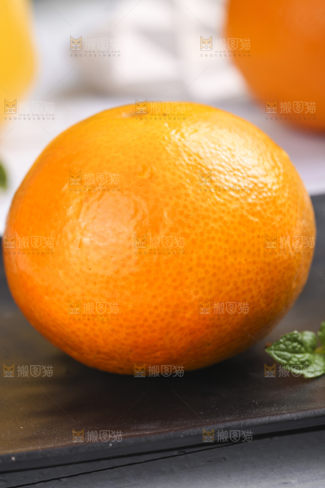 浅底上的爱媛果冻橙