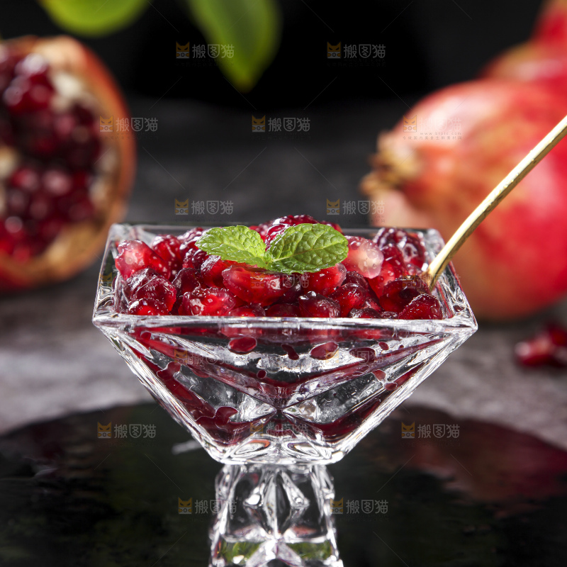 深底上的软籽石榴