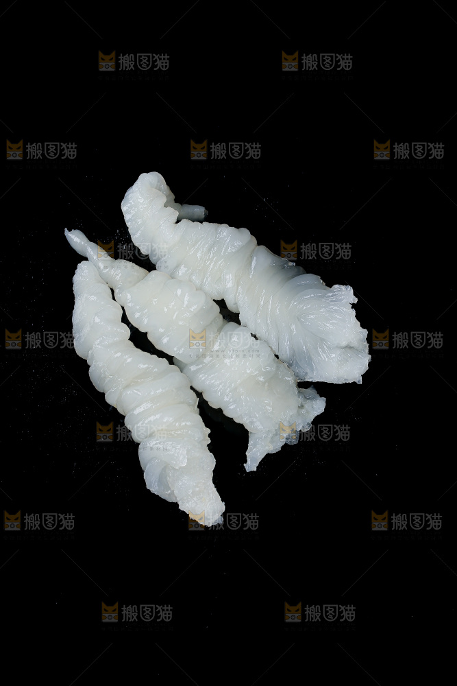 黑底上的新鲜鱼胶
