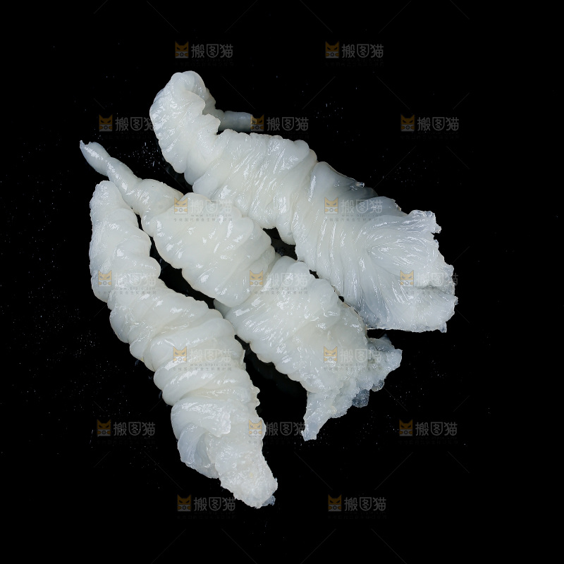黑底上的新鲜鱼胶