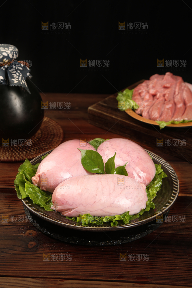 黑底上的猪腰