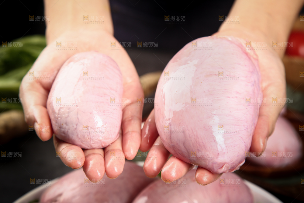 黑底上的猪腰