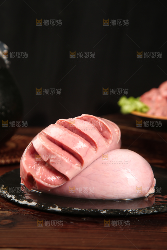 黑底上的猪腰