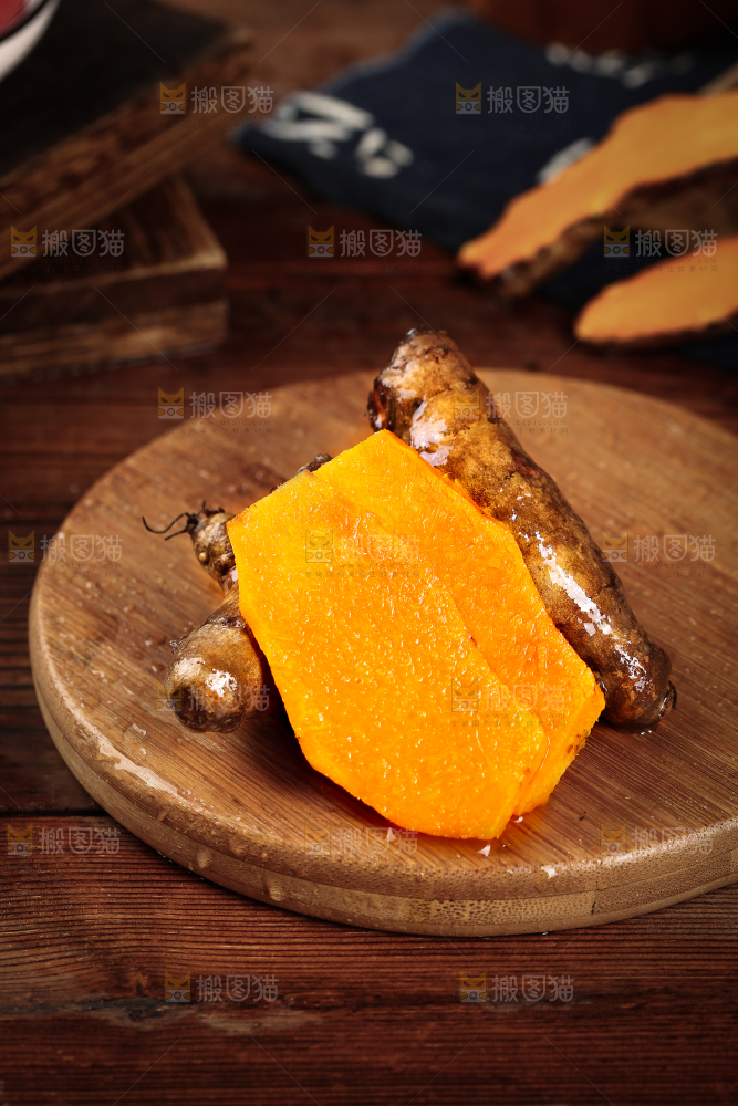 深底上的姜黄