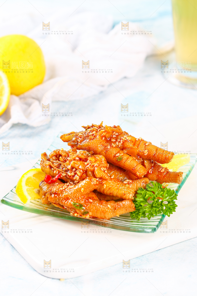 浅底上的香辣鸡爪