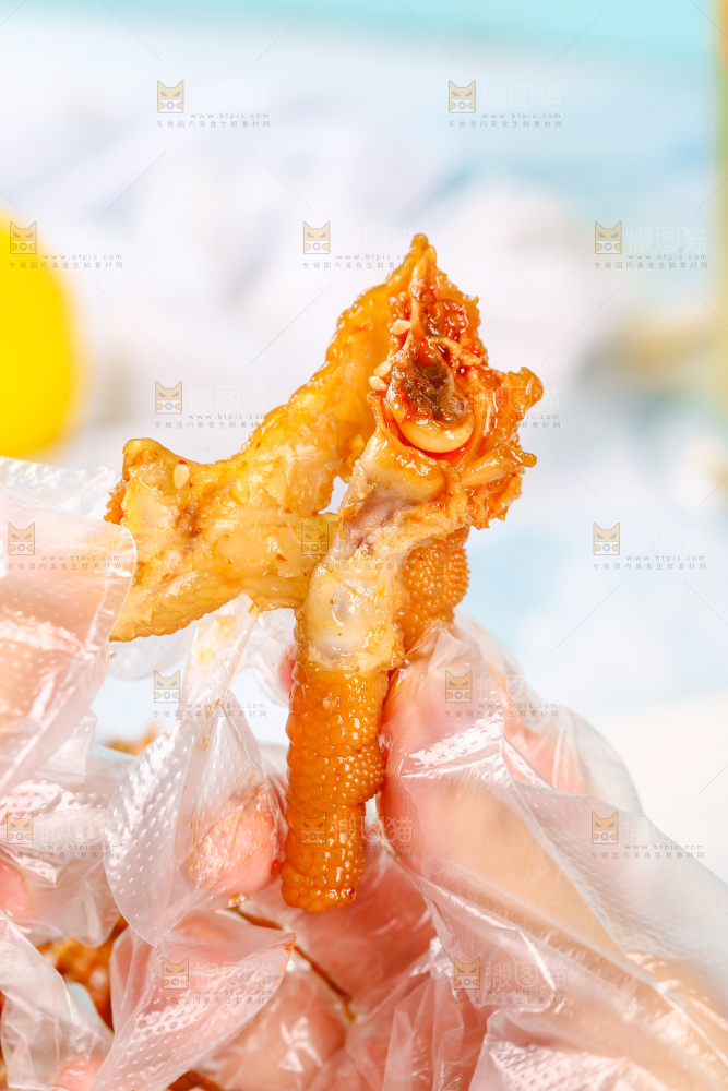 浅底上的香辣鸡爪