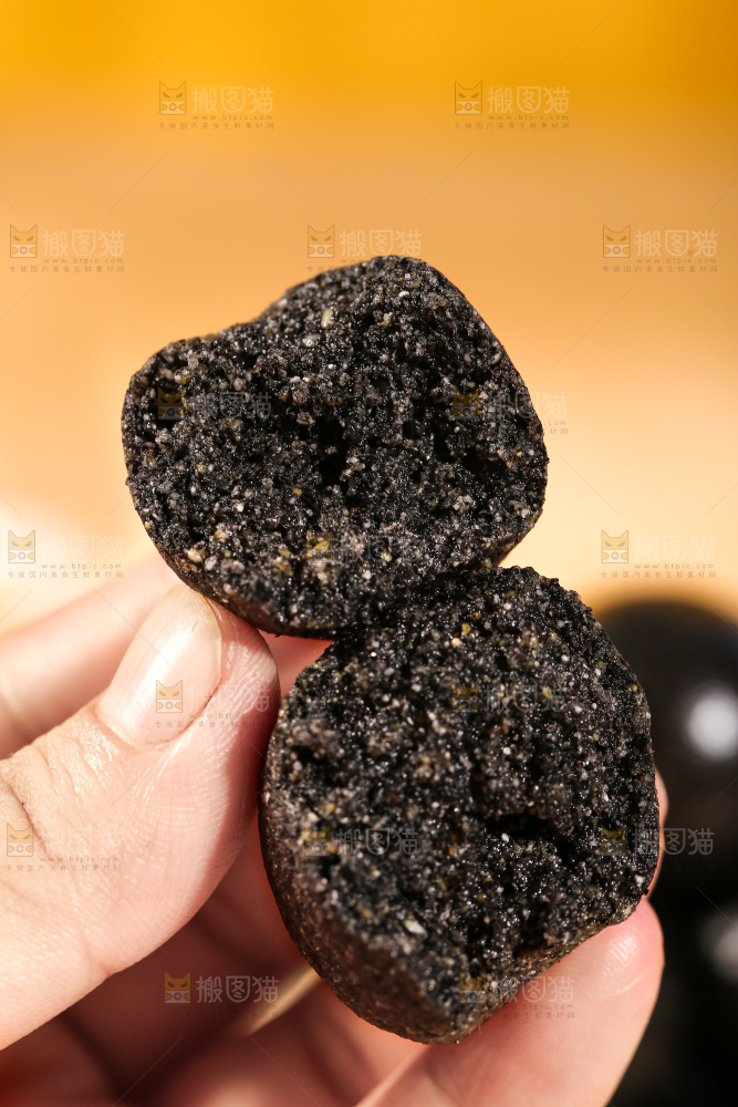 浅底上的芝麻丸
