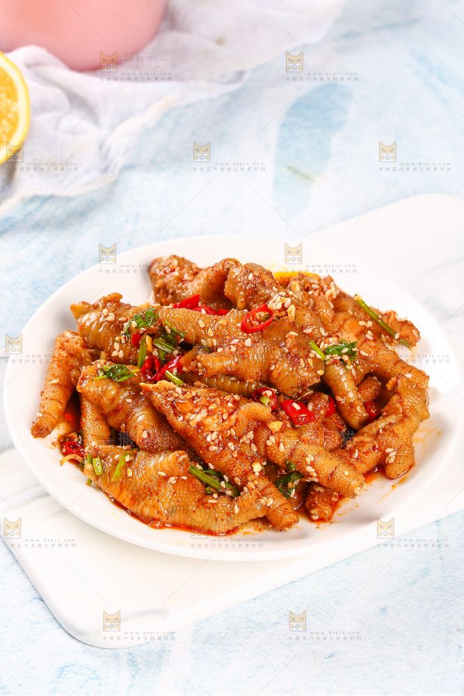 浅底上的香辣鸡爪