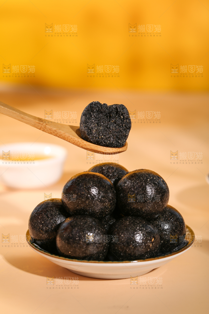 浅底上的芝麻丸