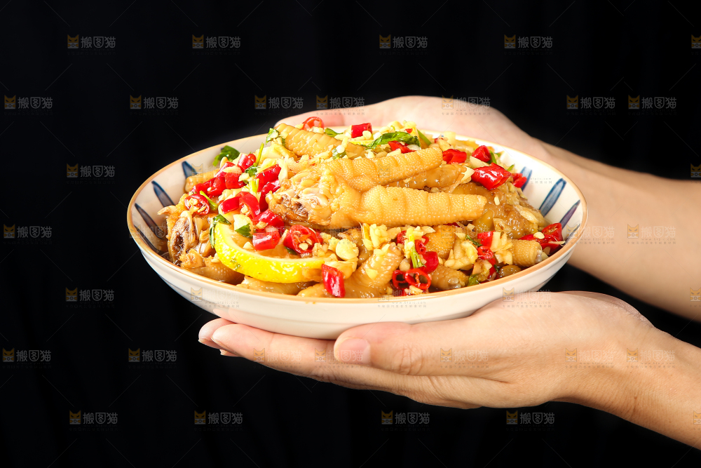 深底上的柠檬鸡爪