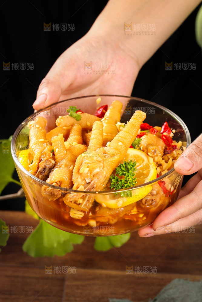 深底上的柠檬鸡爪