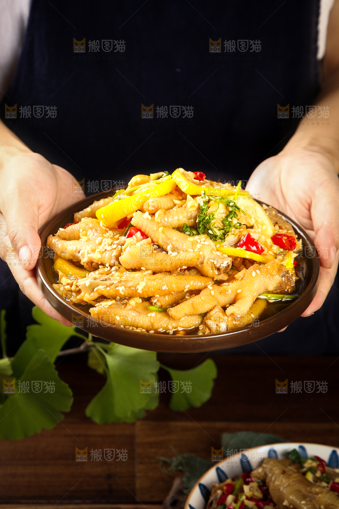 深底上的柠檬鸡爪