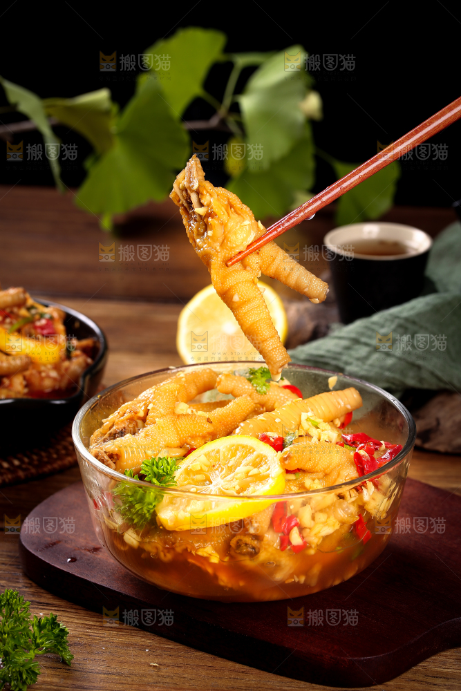 深底上的柠檬鸡爪