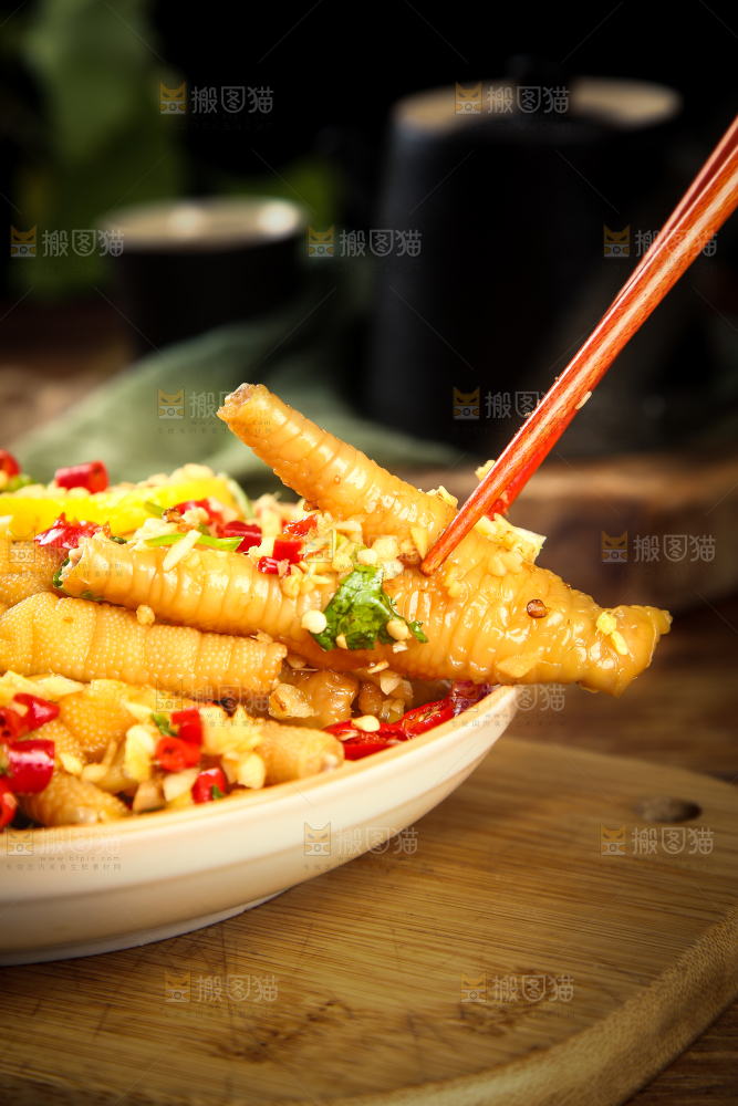 深底上的柠檬鸡爪