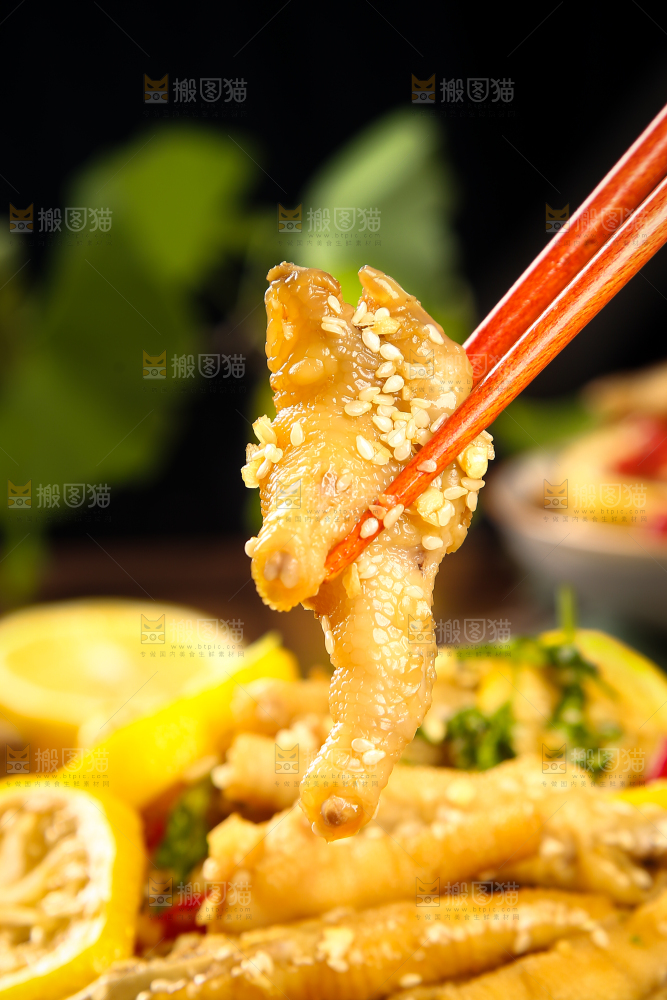 深底上的柠檬鸡爪