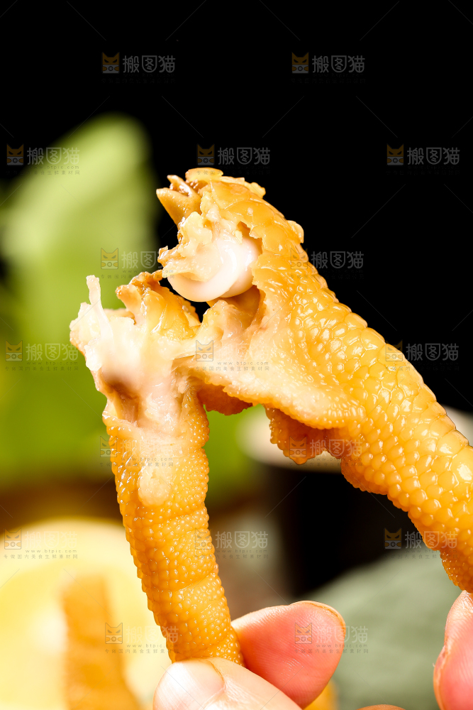 深底上的柠檬鸡爪
