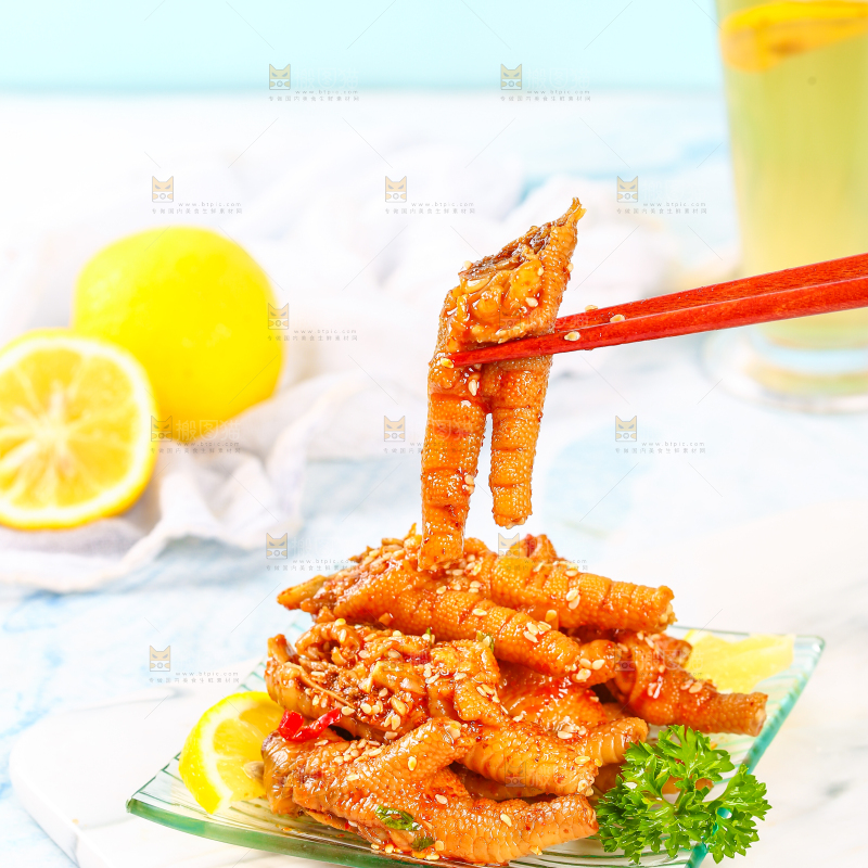 浅底上的香辣鸡爪