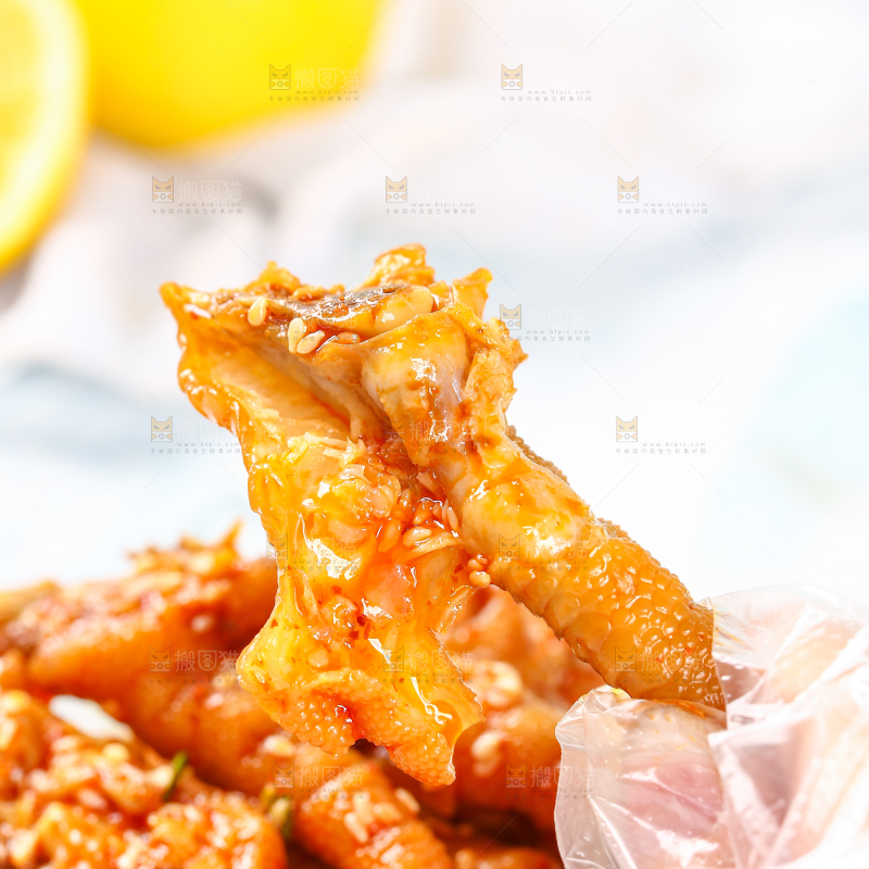 浅底上的香辣鸡爪