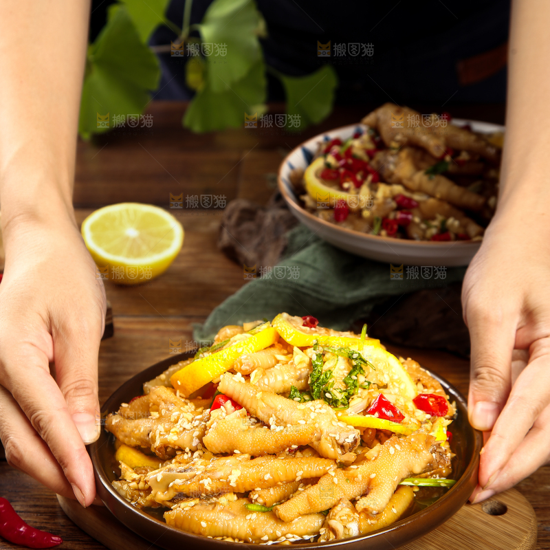深底上的柠檬鸡爪