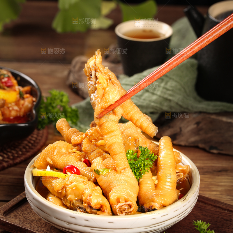 深底上的柠檬鸡爪