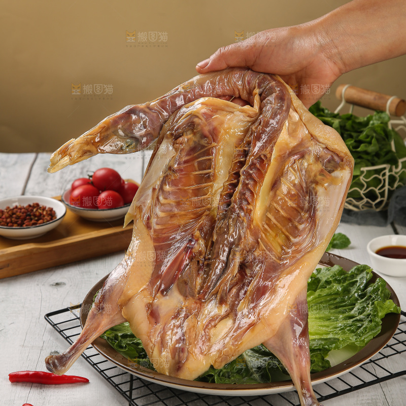 木底上的风干鸭