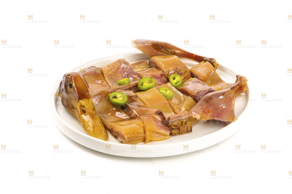 白底上的风干鸭