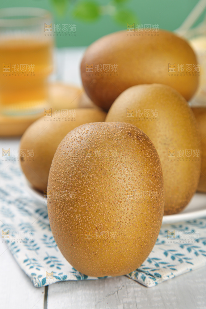 浅底上的佳沛金果