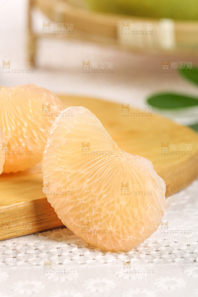 浅底上的文旦柚