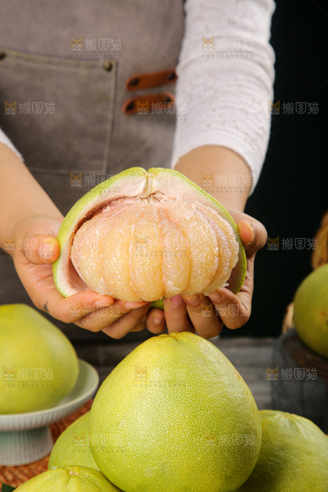 深底上的文旦柚