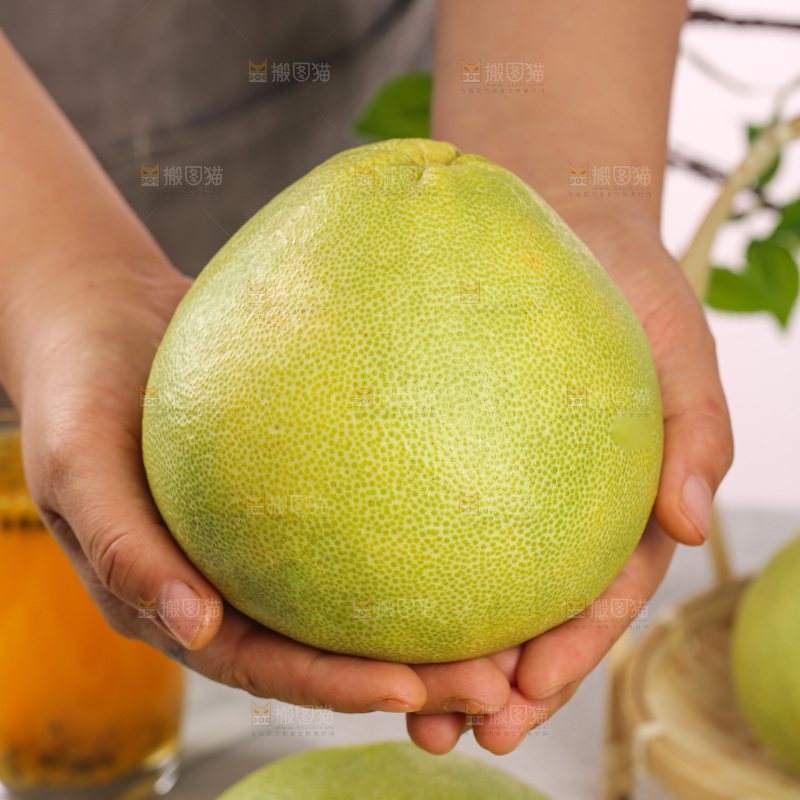 浅底上的文旦柚