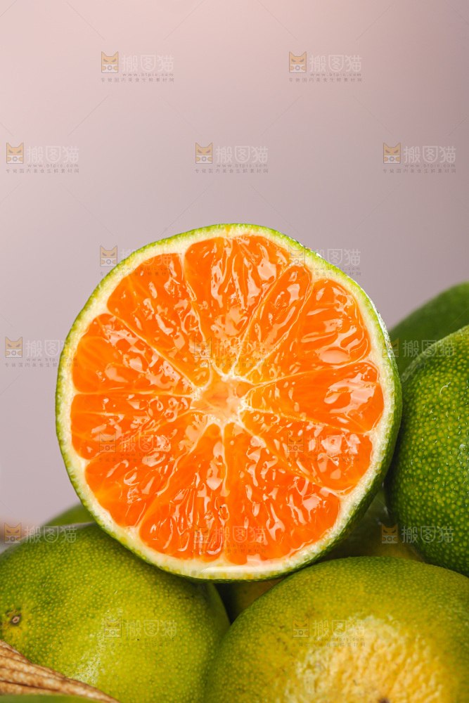 浅底上的青皮蜜桔