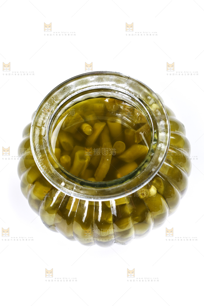 白底上的酸豆角