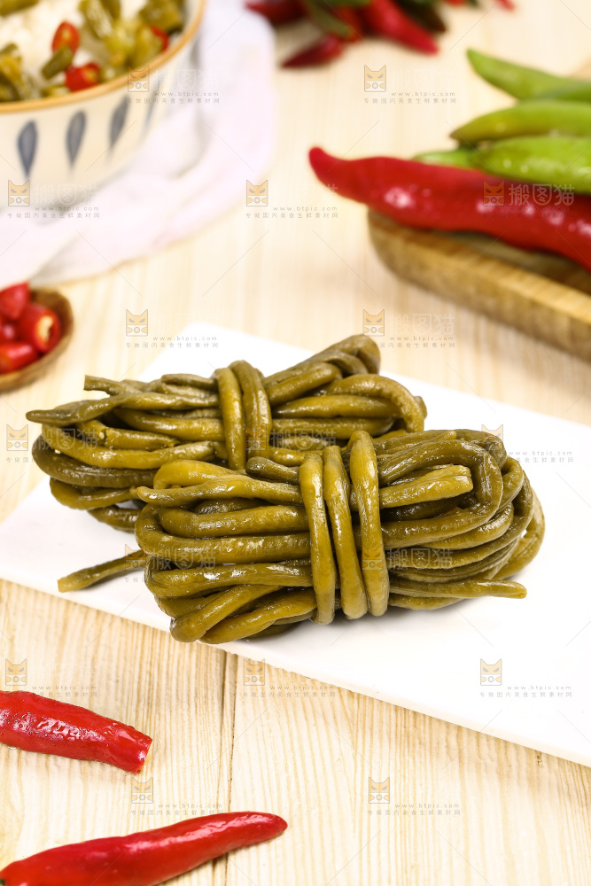 浅底上的酸豆角