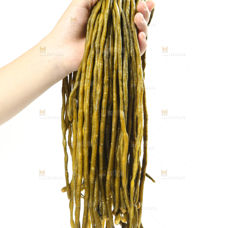 白底上的酸豆角