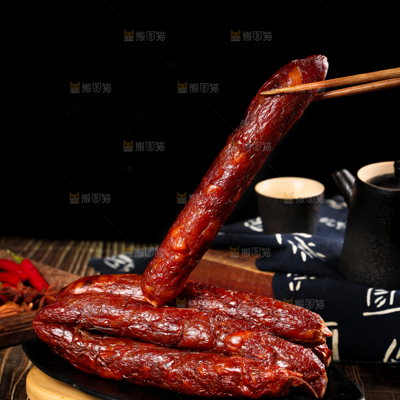深底上的麻辣香肠
