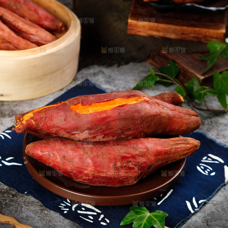 深底上的西瓜红蜜薯