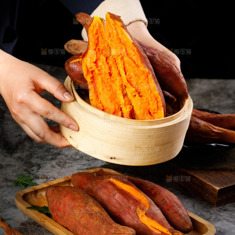 深底上的西瓜红蜜薯